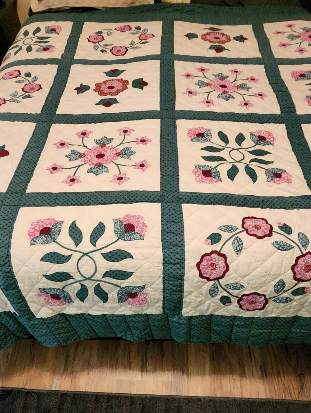 Handmade Quilt - Flower Tulip Applique Quilt 78x79